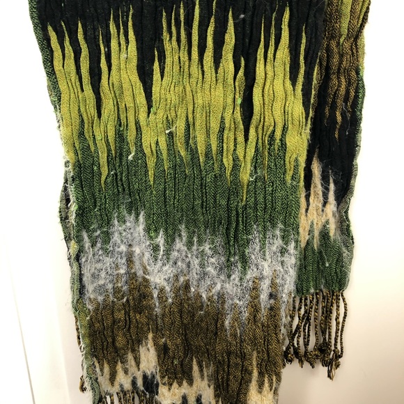 20% OFF🌟Tolani Weeds Scarf in Green/Black - Picture 9 of 13